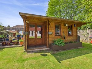 SUMMERHOUSE- click for photo gallery